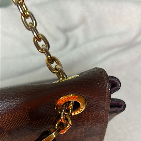 Louis Vuitton elegant purse 10 x 4 x 7 - Picture 13 of 16